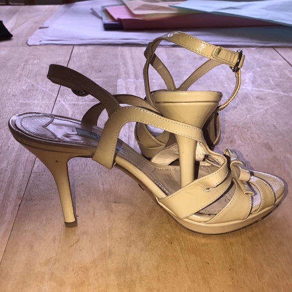 PRADA cream patent with sling back strap - Picture 2 of 4